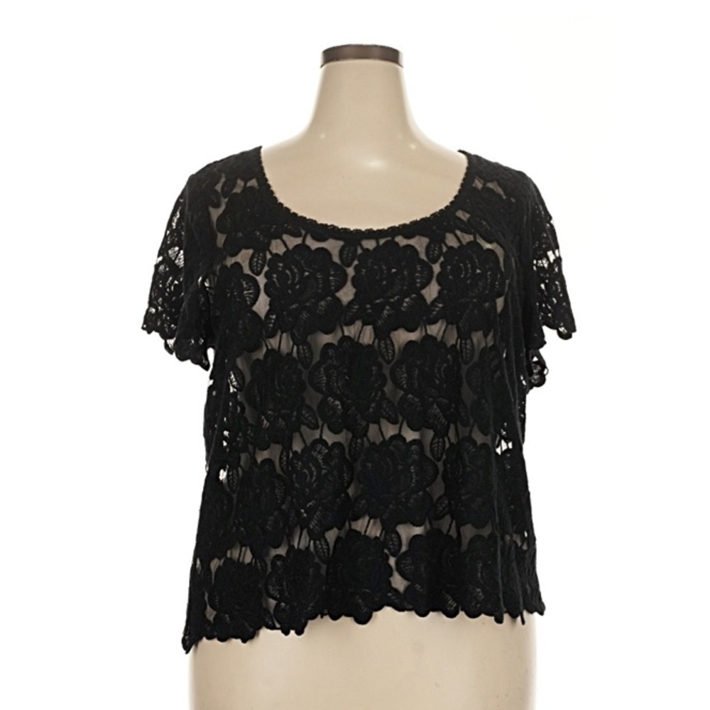 Torrid-Black Lace Floral Short Sleeve Top